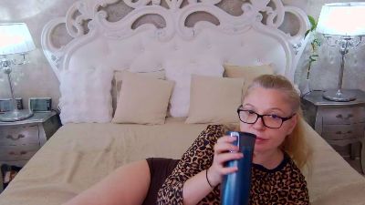Blondy18 live cam on Cam4