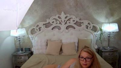 Blondy18 live cam on Cam4