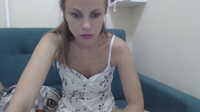 BlondyAndrea live cam on Cam4