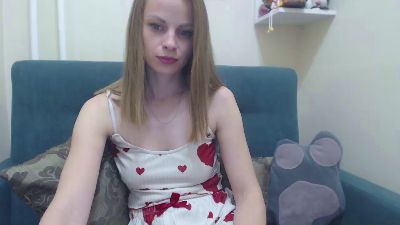 BlondyAndrea live cam on Cam4