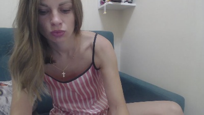 BlondyAndrea live cam on Cam4