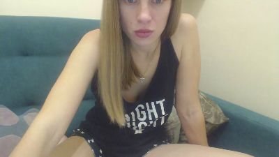 BlondyAndrea live cam on Cam4