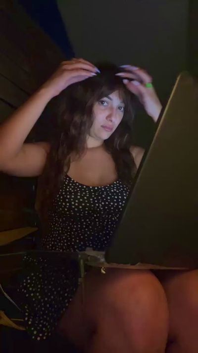Bloomy2 live cam on Cam4