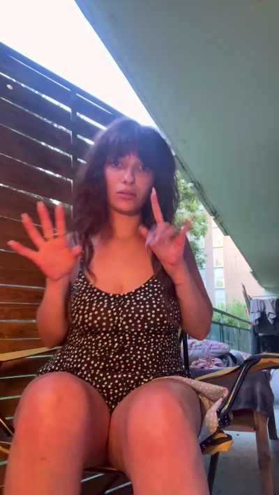 Bloomy2 live cam on Cam4