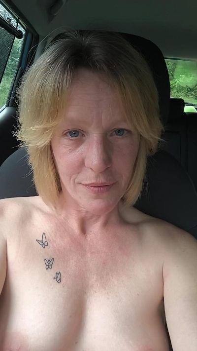 BlueEye_Girl live cam on Cam4