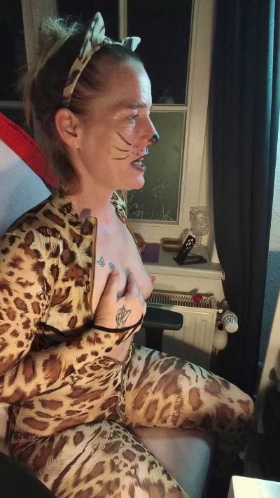 BlueEye_Girl live cam on Cam4
