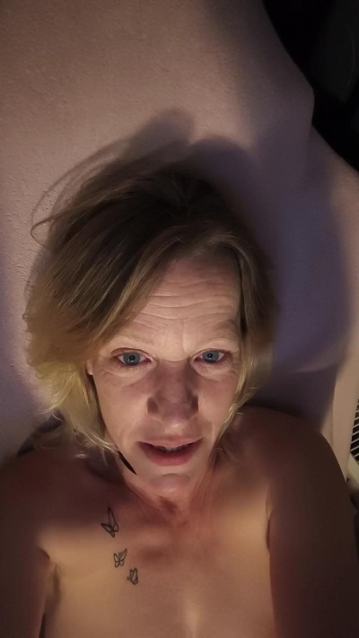 BlueEye_Girl live cam on Cam4