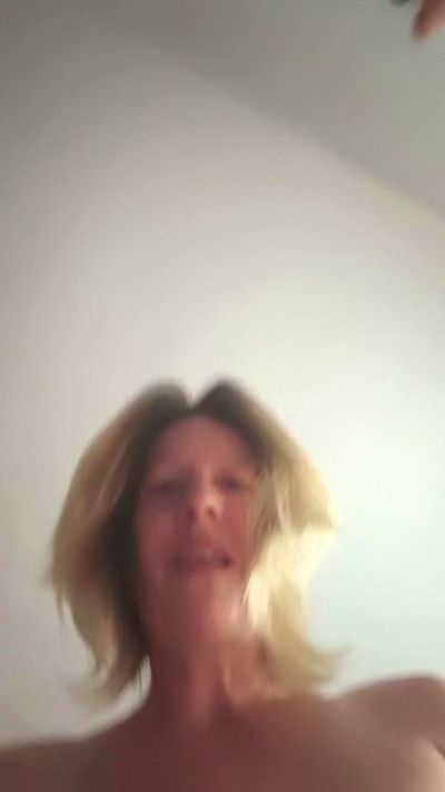 BlueEye_Girl live cam on Cam4