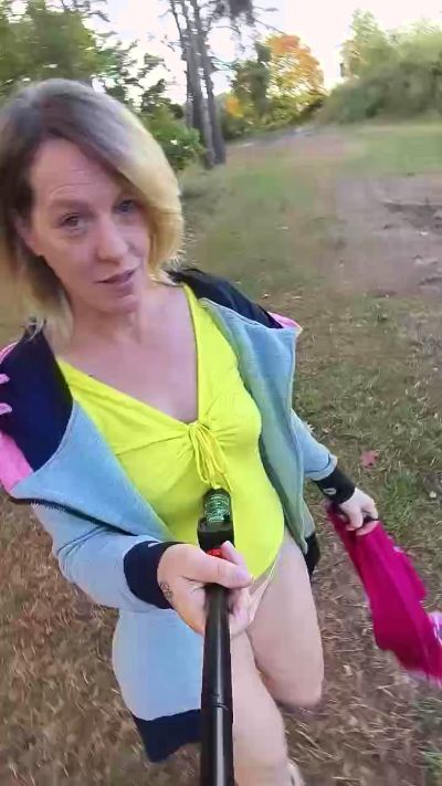 BlueEye_Girl live cam on Cam4