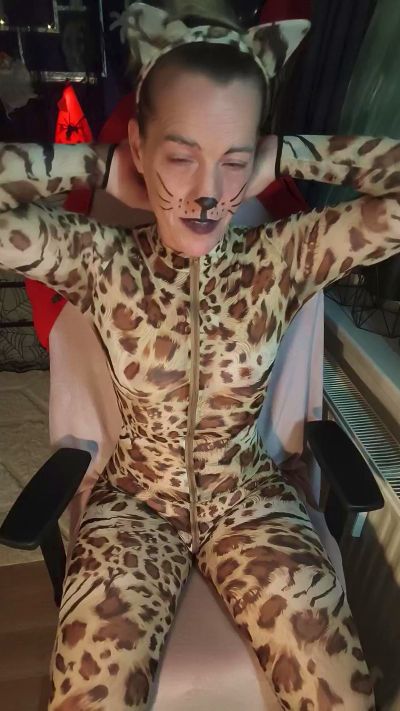 BlueEye_Girl live cam on Cam4
