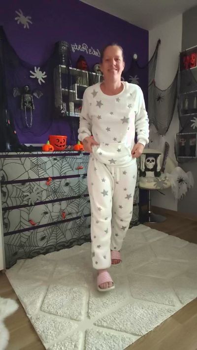 BlueEye_Girl live cam on Cam4