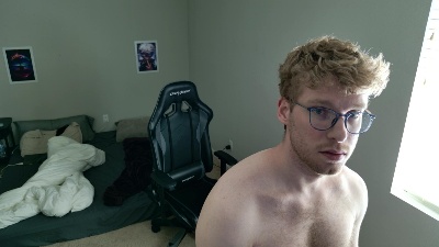 BlueEyedTallGuy live cam on Cam4