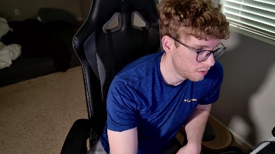 BlueEyedTallGuy live cam on Cam4