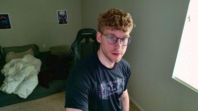 BlueEyedTallGuy live cam on Cam4