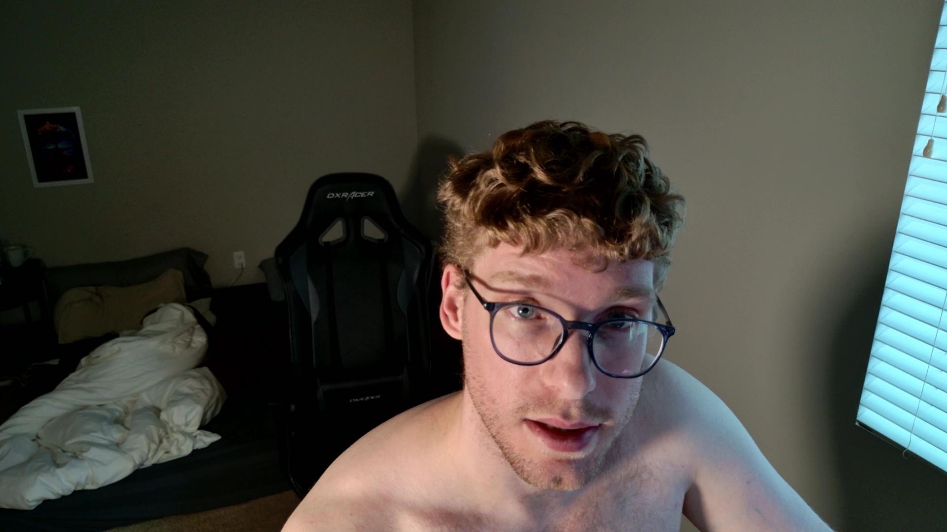 BlueEyedTallGuy live cam on Cam4