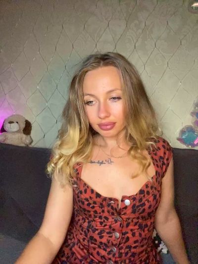 Blueeyed_Angel live cam on Cam4