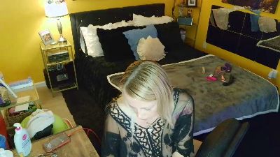 BoOtsieBaby live cam on Cam4
