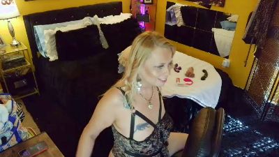 BoOtsieBaby live cam on Cam4