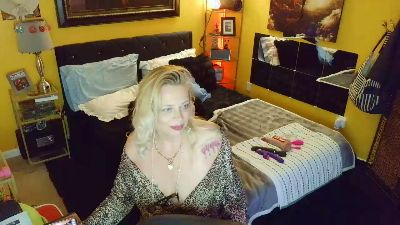 BoOtsieBaby live cam on Cam4
