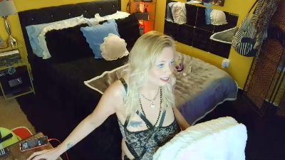 BoOtsieBaby live cam on Cam4