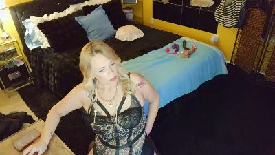 BoOtsieBaby live cam on Cam4