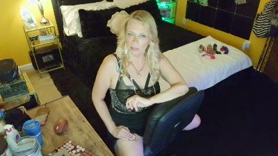 BoOtsieBaby live cam on Cam4
