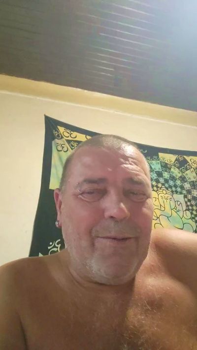 Bobosse837 live cam on Cam4