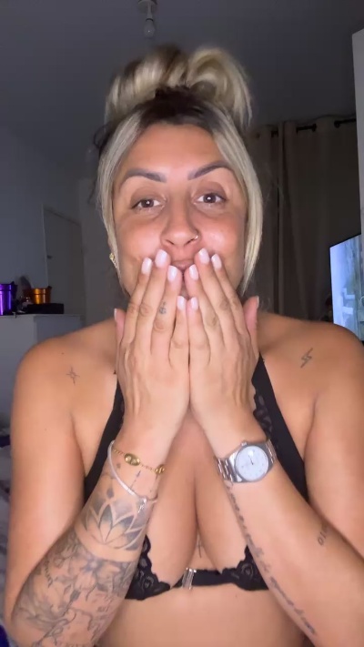 BombaShakira live cam on Cam4