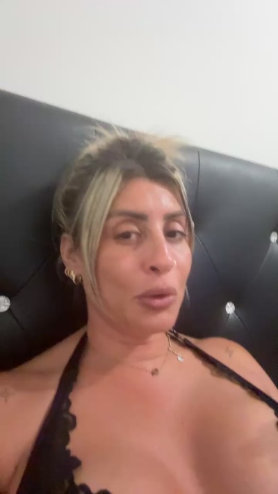 BombaShakira live cam on Cam4