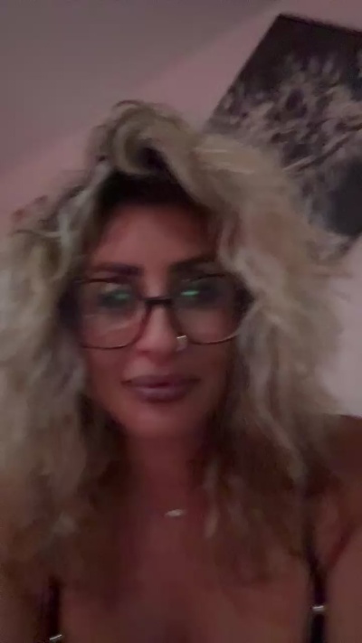 BombaShakira live cam on Cam4