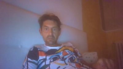 Bombasexiii85 live cam on Cam4