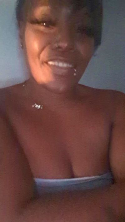 Bootylishes live cam on Cam4