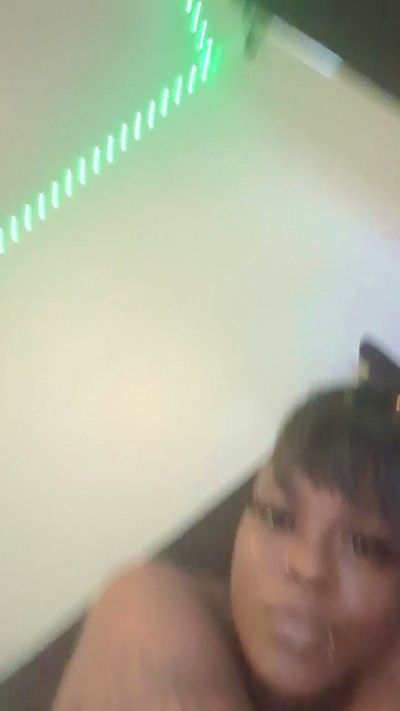 Bootylishes live cam on Cam4