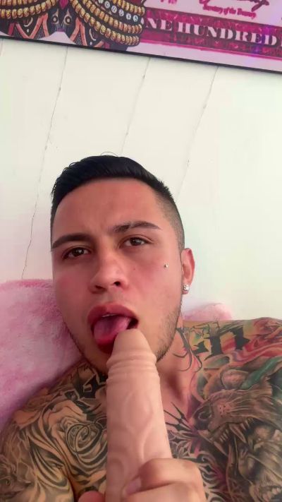 Boy_Kinky_ live cam on Cam4