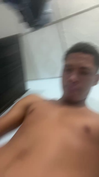Boy_hotdirty1 live cam on Cam4