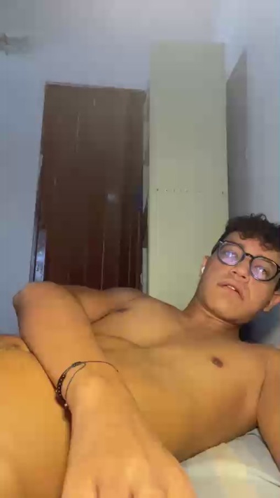 Boy_sexvnz live cam on Cam4