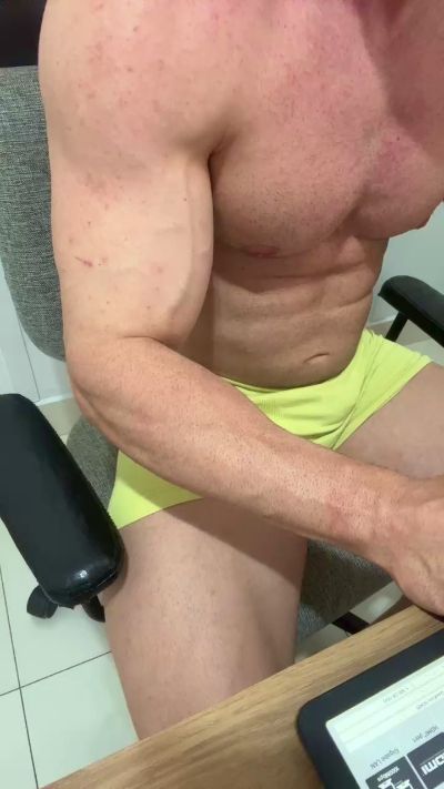 Boynoshaperj live cam on Cam4
