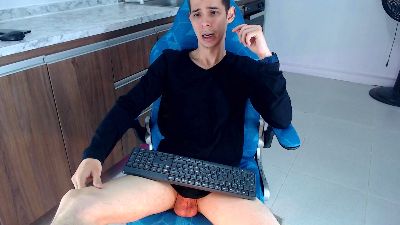 Brandon_Wolf live cam on Cam4