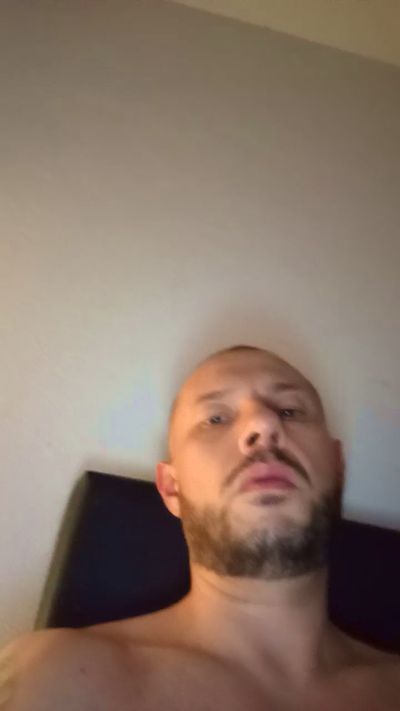 Bratan35000 live cam on Cam4