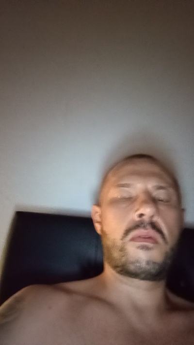 Bratan35000 live cam on Cam4