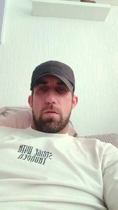 Bratesasko live male webcam from Germany