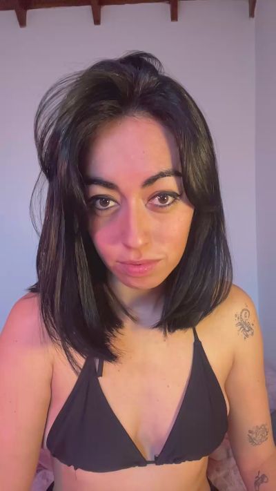 BrattyYani live cam on Cam4