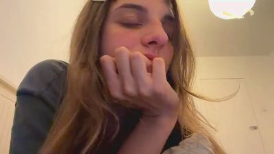 BreanaHelmle live cam on Cam4