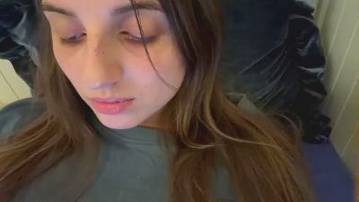 BreanaHelmle live cam on Cam4