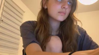 BreanaHelmle live cam on Cam4