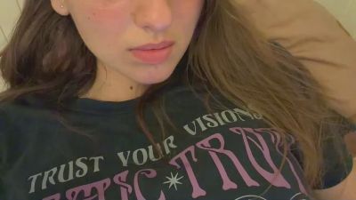 BreanaHelmle live cam on Cam4