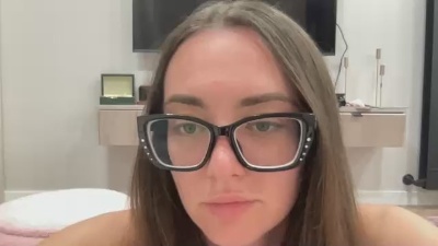 Brelia live webcam show