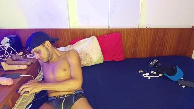 BrendoGarcia live cam on Cam4
