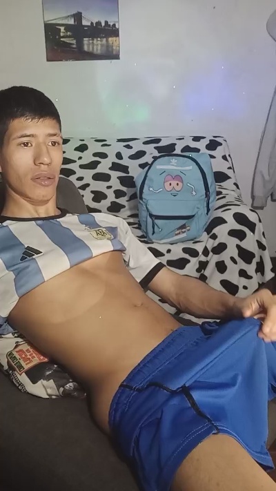 Brian_18 live cam on Cam4