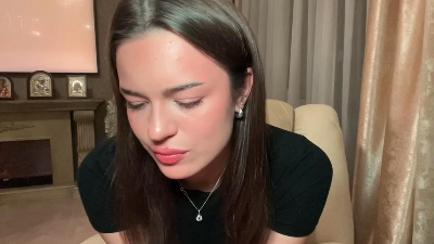 BrianaYearick live cam on Cam4